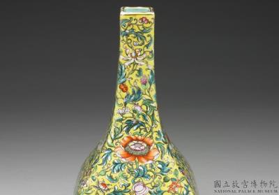 图片[2]-Square vase with Western flower on a yellow ground in yangcai painted enamels, Qianlong reign (1736-1795), Qing dynasty-China Archive